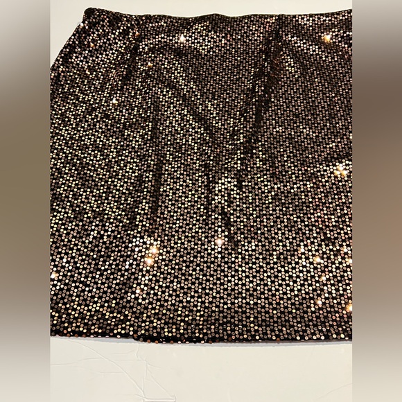 Glow effect sequence skirt, Mini with a slit - Picture 4 of 16